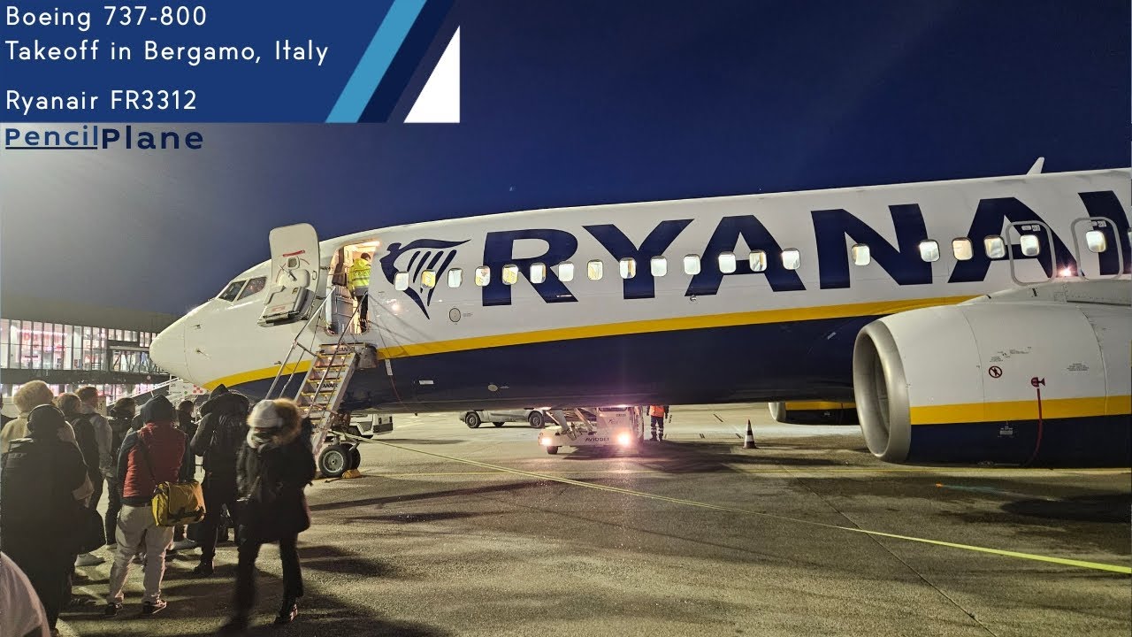 Loud and a nice Sunrise! Ryanair Boeing 737 Takeoff from Bergamo 🇮🇹
