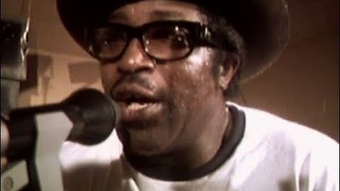 Bo Diddley - The Rhythm That Shook The World. Over his signature beat Bo recounts his 1st hit record