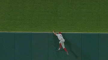 Hamilton leaps at the wall to rob a homer