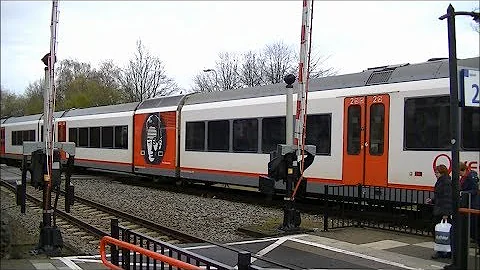 Spoorwegovergang Reuver // Dutch railroad crossing