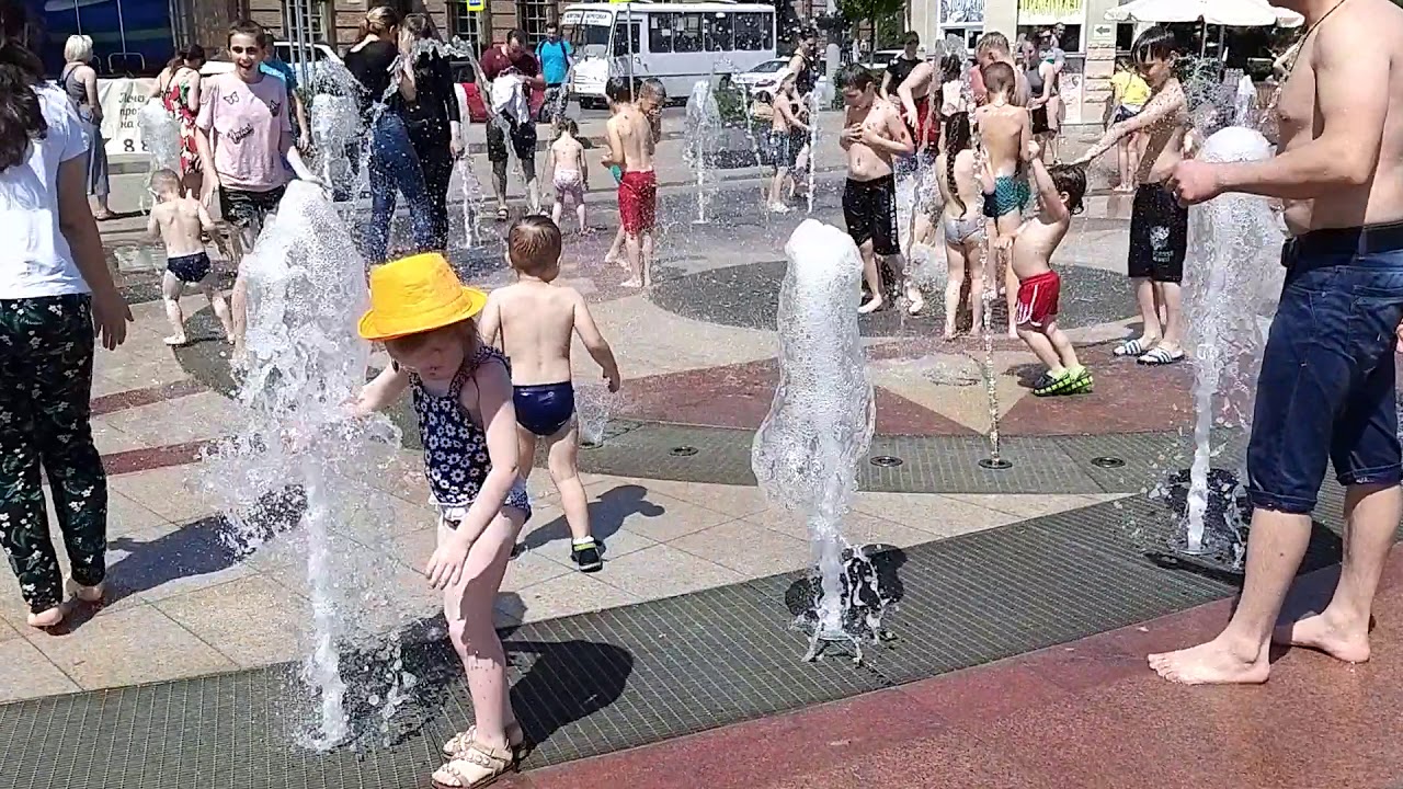 Любовь в городе жара. Жара в городе. Жара в городе Ставрополь. Июнь жара. Жара город дети.