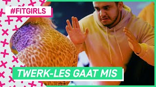 Indringer verstoort twerk-les op brute wijze | #FITGIRLS #4 | NPO 3