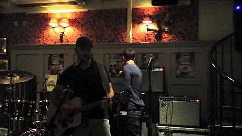 JP Zarka and Daniel Coburn perform 'Talk Tonight' ...