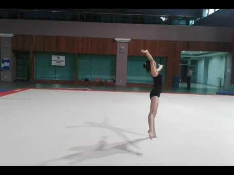 Video: Untuk rutin lantai gimnastik?