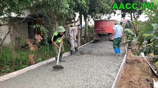 Construction Techniques Of Traditional Concrete Roads With Tricycle Concrete Vehicle