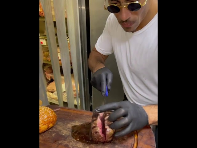 New citir burger 🍔 #saltbae #steakhouse #saltlife #nusret