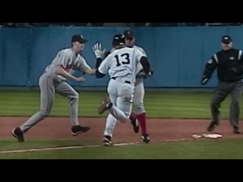 2004ALCS Gm6: A-Rod slaps ball from Arroyo's glove