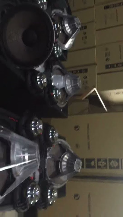 LA 215 line array installing #dj #linearray #audioproject #sistemadealtavoceslinearray #music