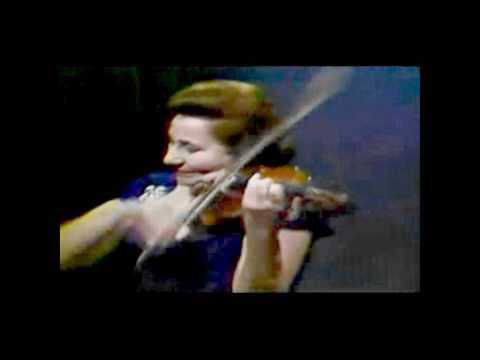 Erica Morini - Bruch 1st Violin Concerto (Movt 3){...