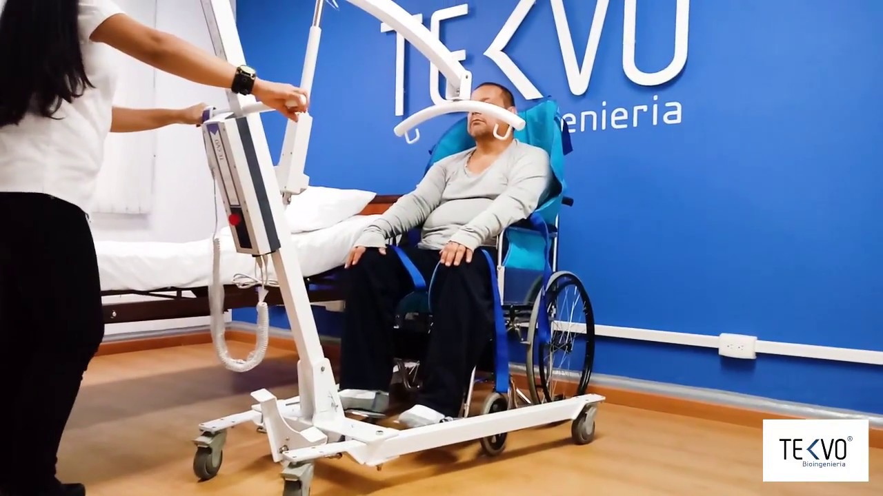 gruas para pacientes: la persona será levantada de la silla de ruedas