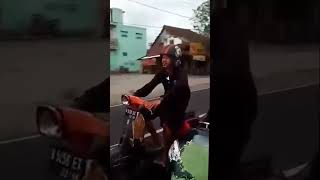 Download Lagu Turing Motor Vespa Sesvan Pangandaran MP3 Download Lagu Turing Motor Vespa Sesvan Pangandaran MP3