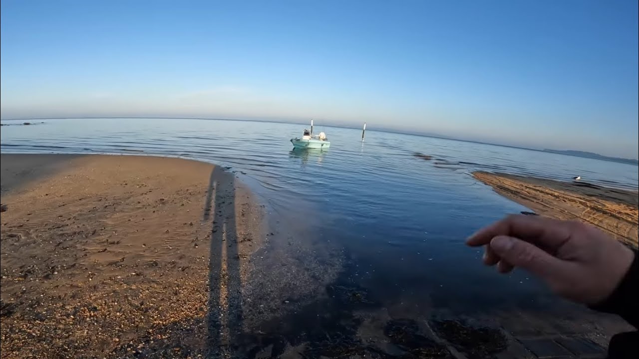 Спуск лодки на воду в заливе Коронет — встреча с кальмарами