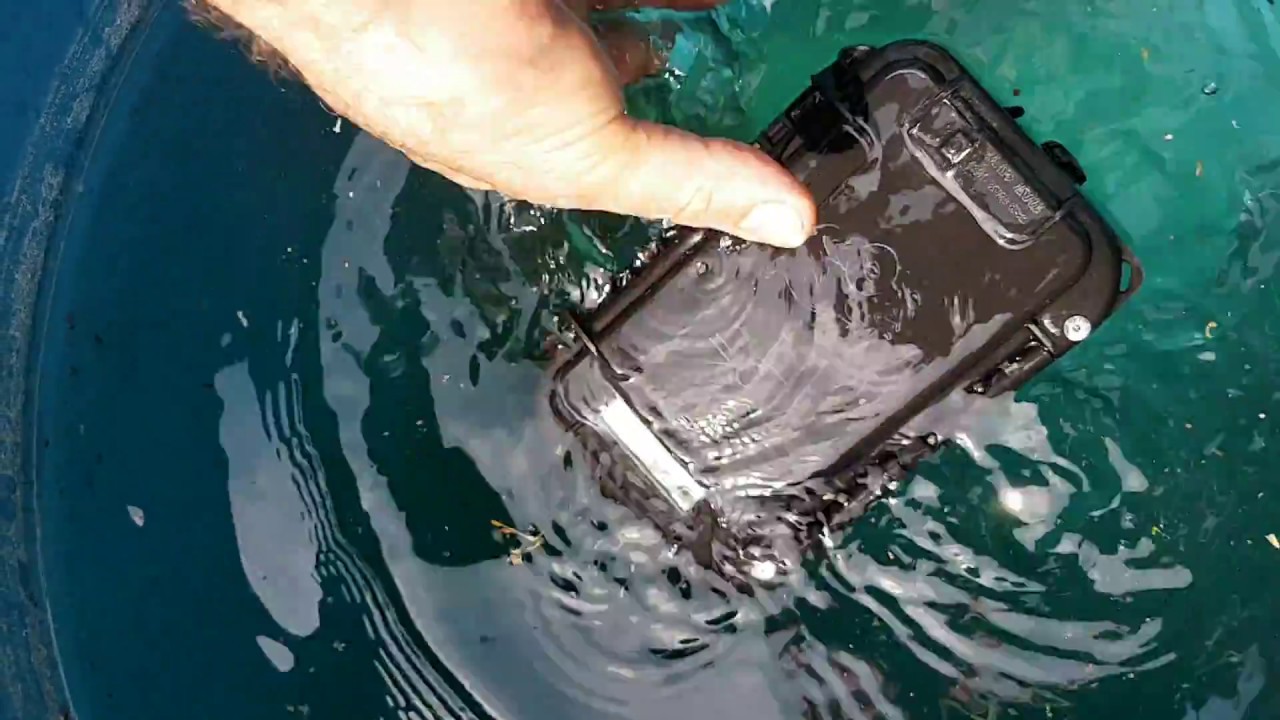 Fishfinder battery totally waterproof and floatable by Lithium Boat