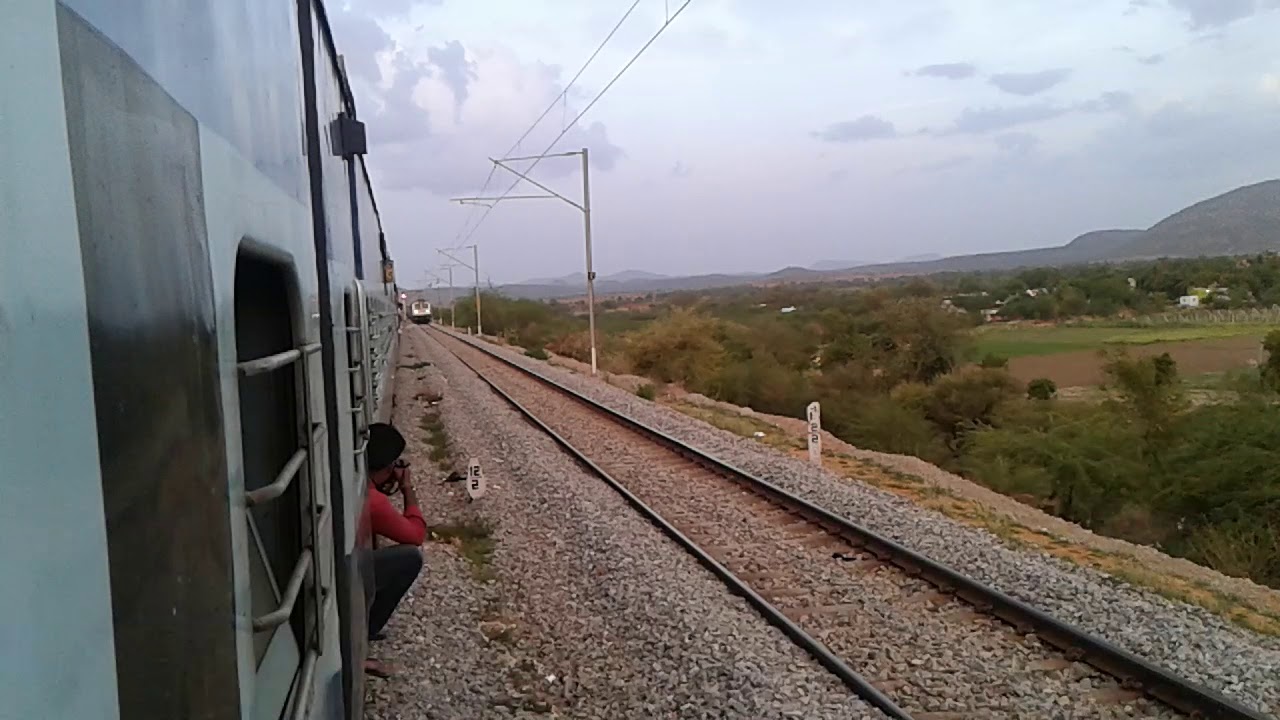 Satya Sai Prashanti Nilayam-Chennai Exp crosses my Yesvantpur-Kacheguda Exp