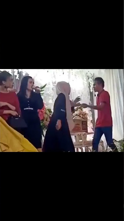 gara gara nyawer , suami istri baku hantam