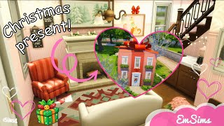 Let's build a Christmas Present Shaped Home! The Sims 4  Speedbuild | No CC 🎁🎄