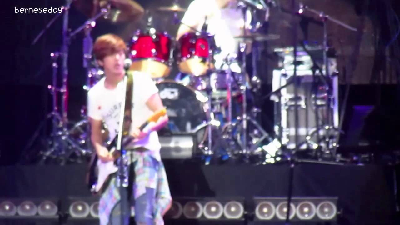 {FANCAM} 140510 Can't Stop Live in SG - Diamond Girl + Intuition (Short)