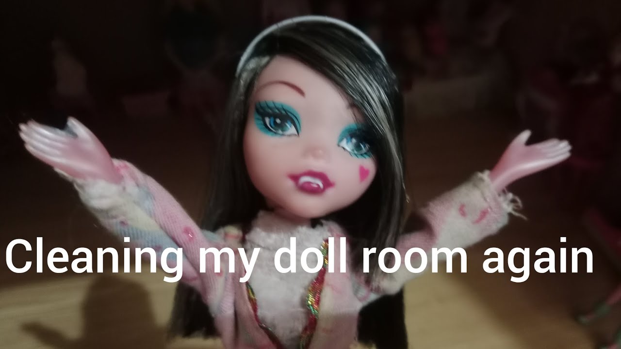 Cleaning up my doll room again 