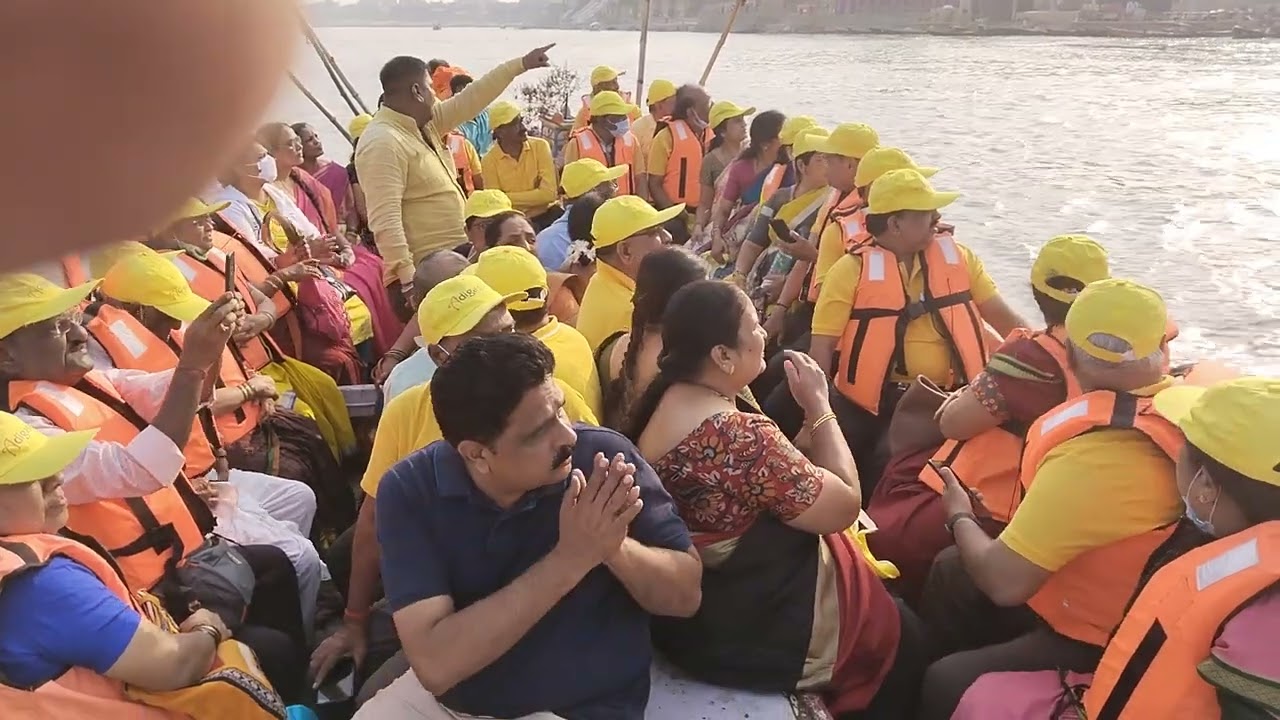 Adigas Yatra group in kashi tour