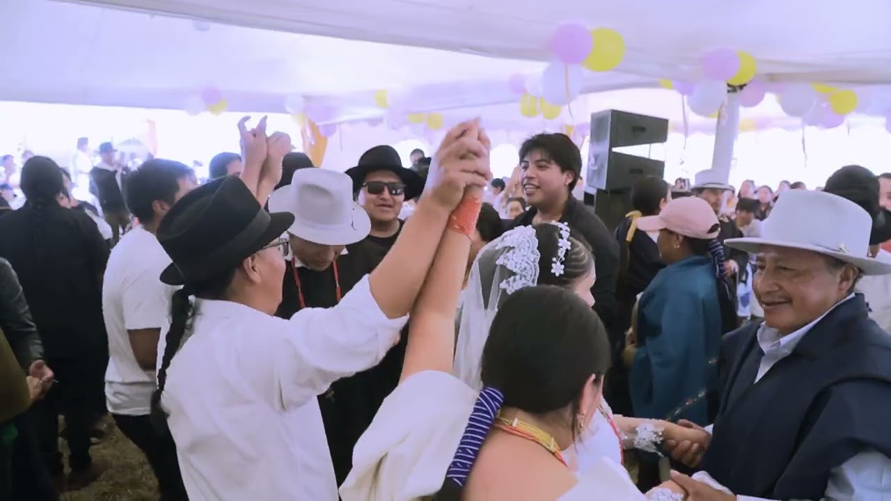 UN BAILECITO DE LA NOVIA COLOMBIANA EN ECUADOR