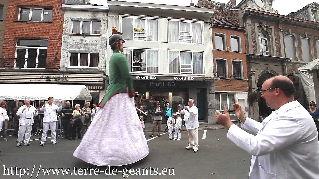 Ath (B) - Ducasse 2011 - Sortie  de Tirant (porteur : Youri Frebutte)