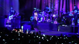 17 - Avril Lavigne - I'm With You - Live in Milano, Italy 11-09-2011 HD www.avril-media.com