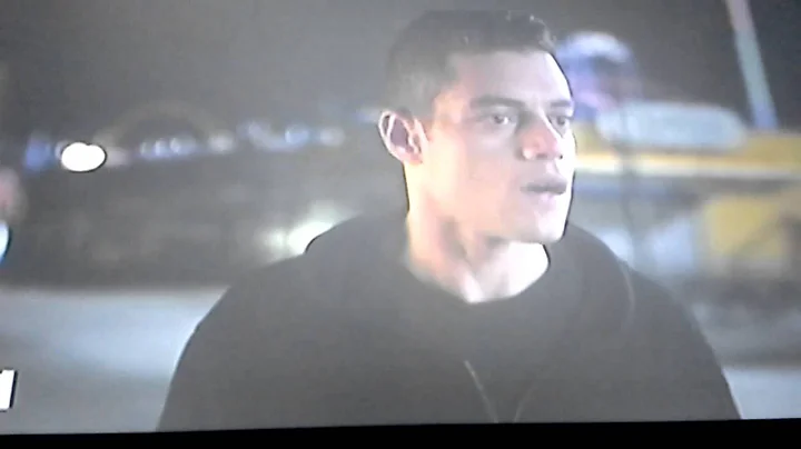 **SPOILER** Elliot kisses Darlene Mr.Robot
