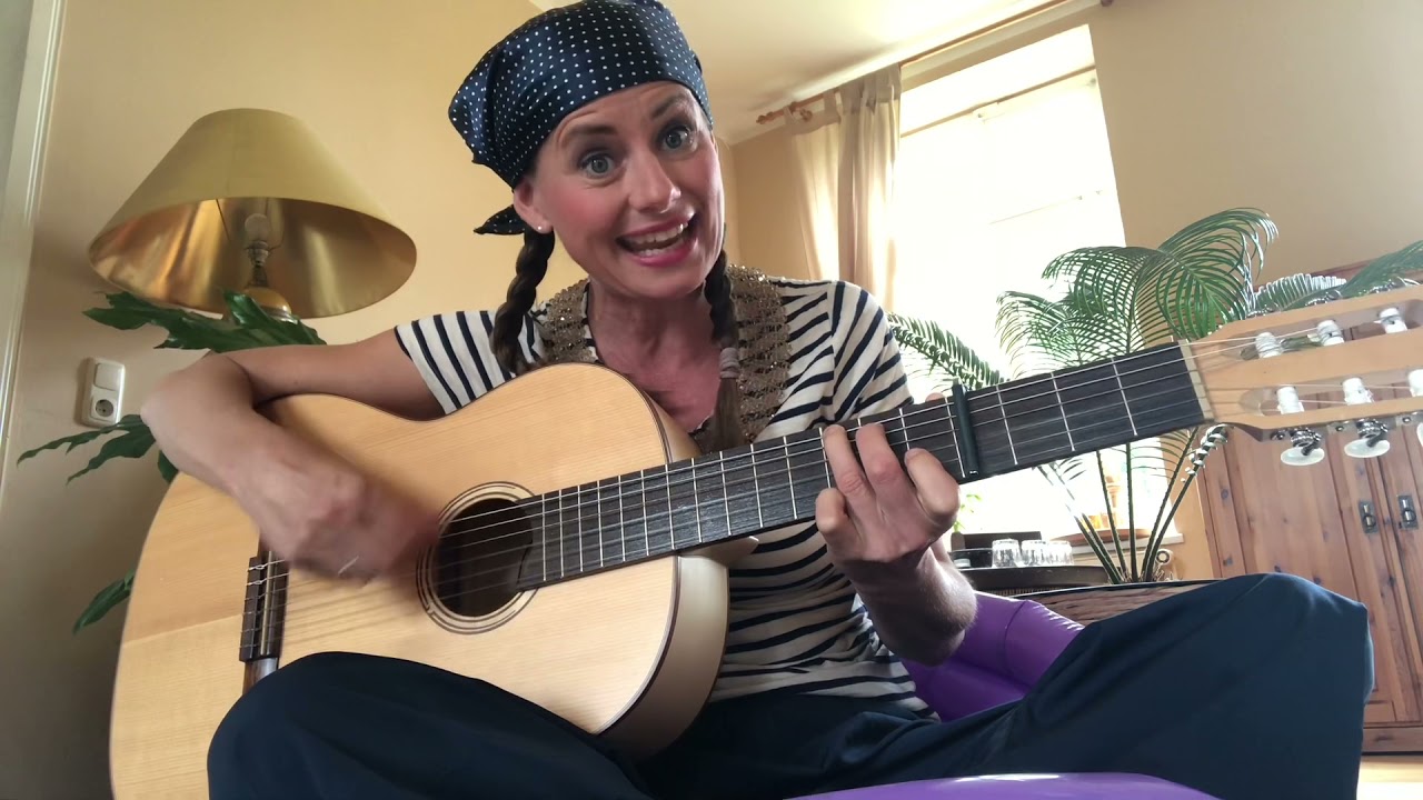 In Paule Puhmanns Paddelboot- eigene Strophen (Original v. Fredric Vahle)- Sprachen, Länder erlernen