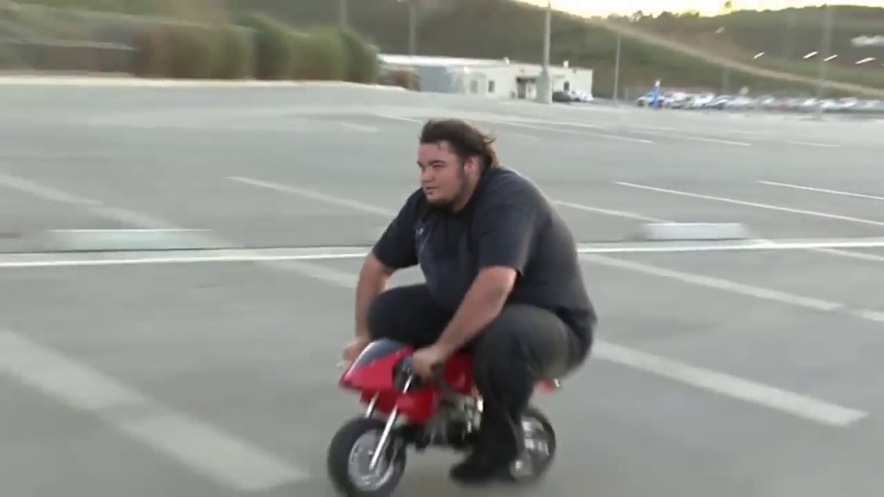 Fat Man on Two Wheels//Dicker Mann auf zwei Rädern