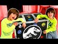 LA CAJA MISTERIOSA DE LAS 12 SORPRESAS DE JURASSIC WORLD!! Juguetes y cosas chulas para DANI y EVAN