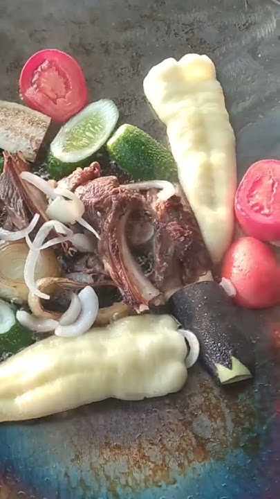 ‼️🔥На костре всё вкуснее! Рёбрышки с овощами на самодельной сковороде ...