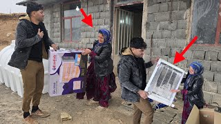 Download Lagu 🌧️🔥Ondanks de extreme kou en regen verwarmde Agha Akbar de harten van een gezin met een elek🌧️👣 MP3