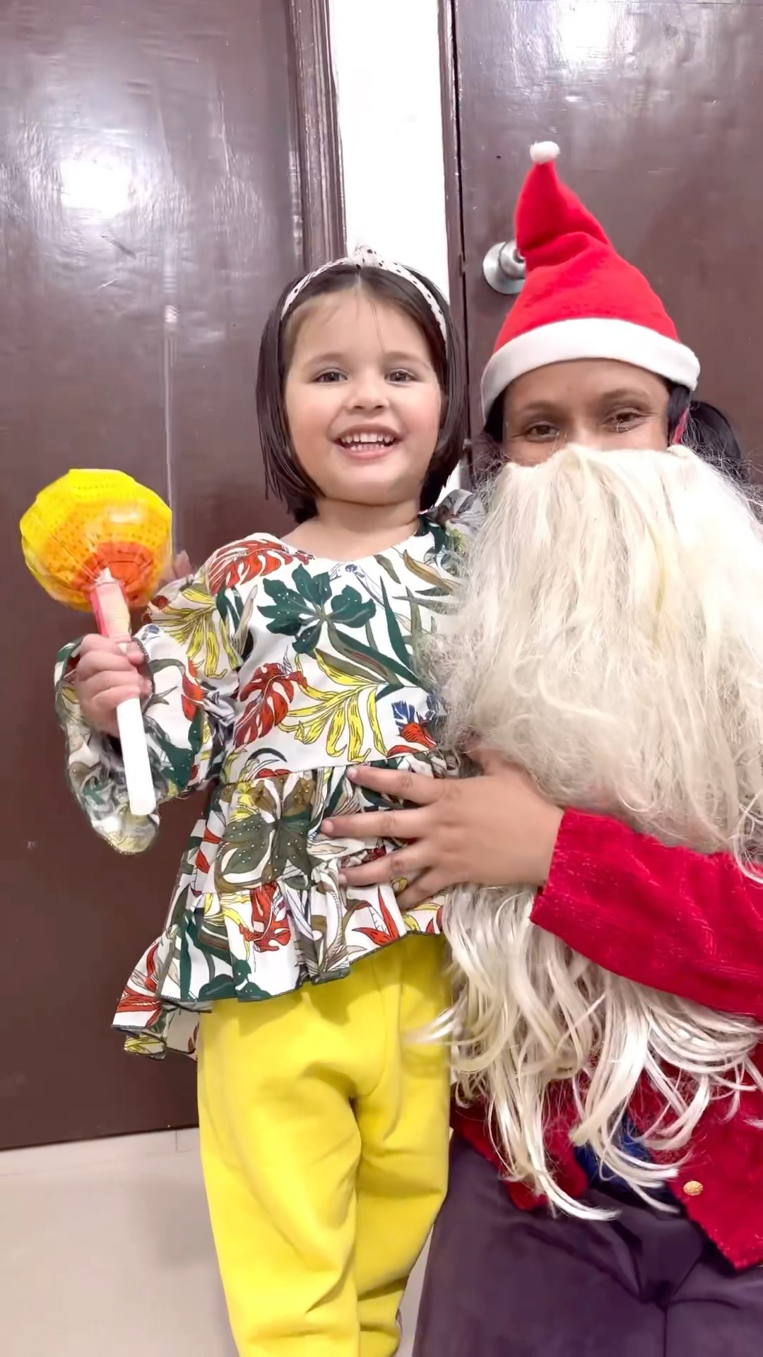 Akshita ko Santa ne diya gift ?? #shorts
