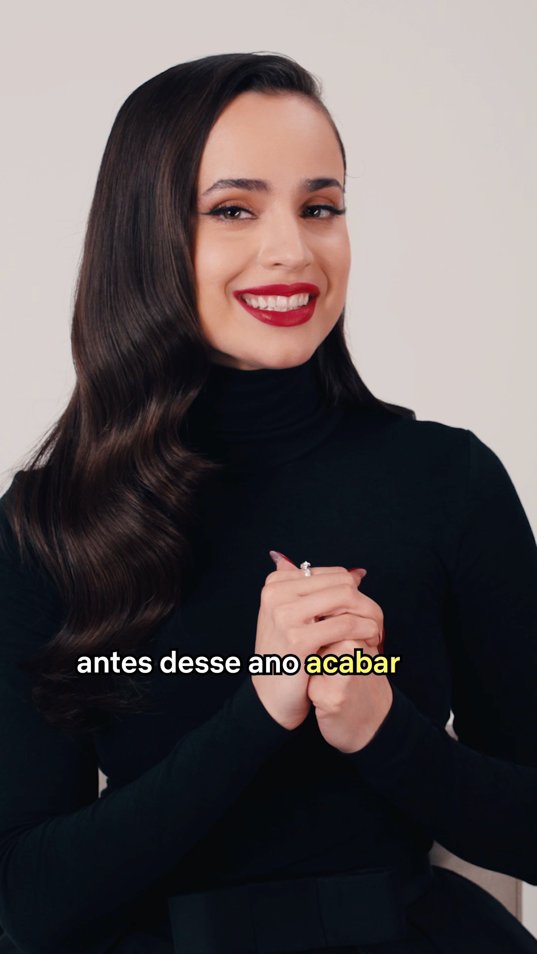 Sofia Carson deseja um FELIZ NATAL pros brasileiros! ??❤️ #SofiaCarson