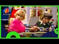 Don Hipólito se reencuentra con el amor de su vida | Vecinos 2/4 C5 T15 | Distrito Comedia