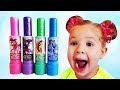Diana plays with color Lipstick / Finger Family song