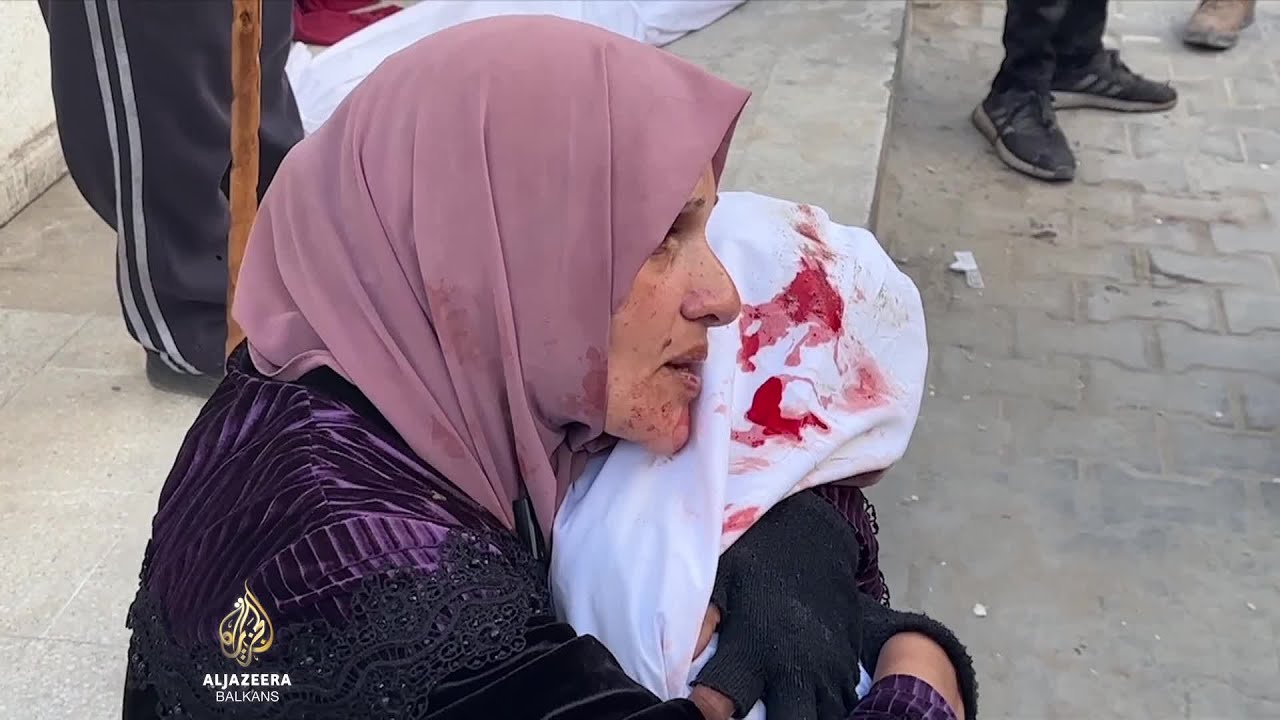 يموت الفلسطينيون في غزة جراء القصف والمجاعة.