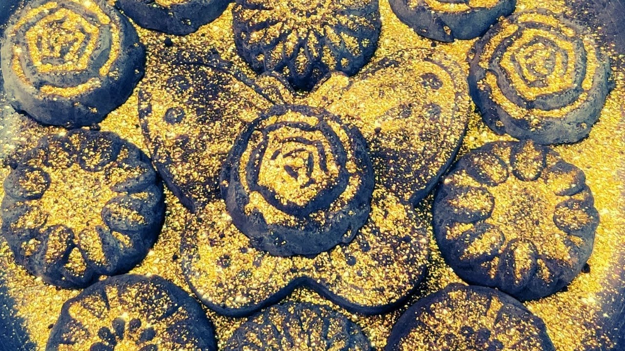 glittery-black-reformed-gym-chalk-with-charcoal-powder-gym-chalk