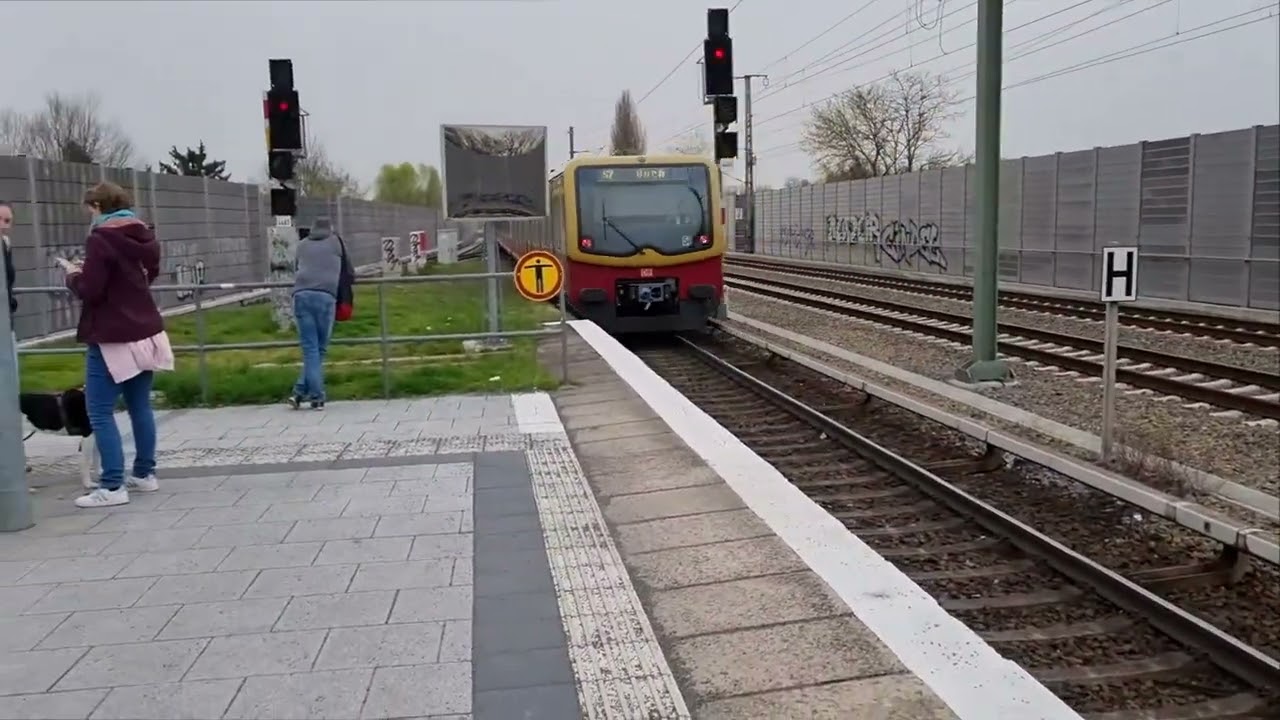 Train Berlin March 2024 - Happy boy watching trains