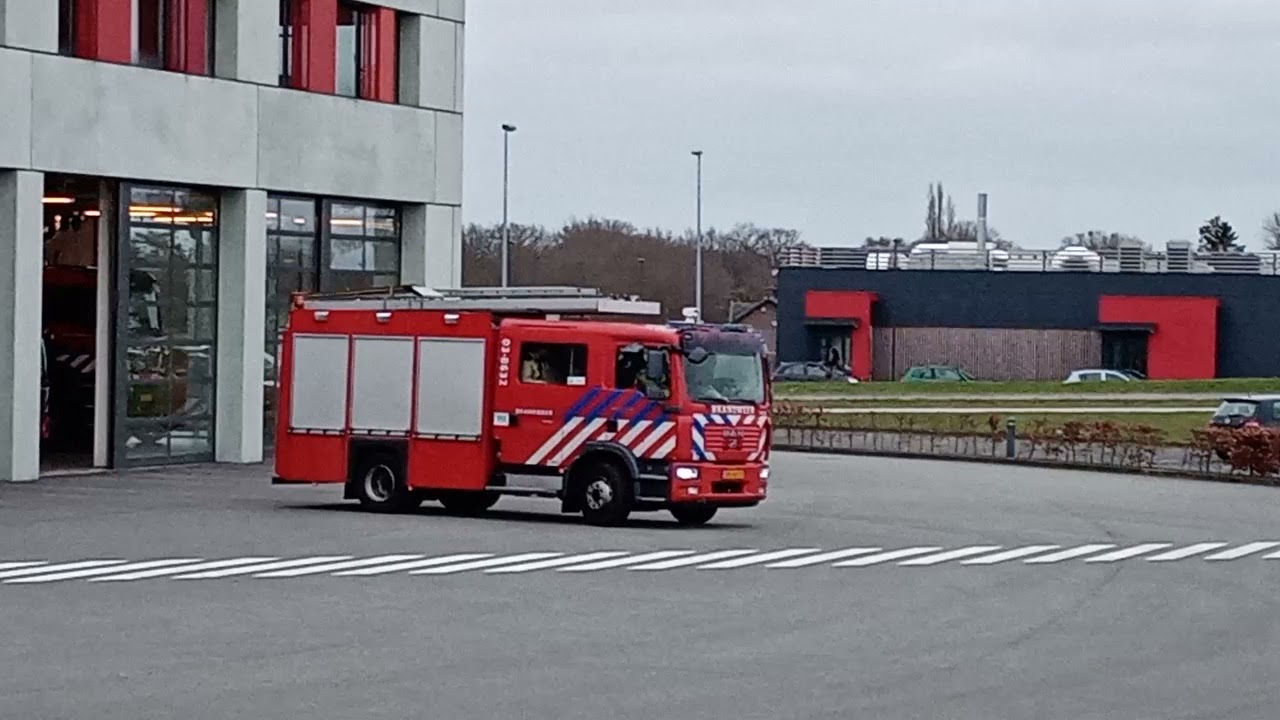 Brandweer met spoed naar autobrand in Emmen YouTube