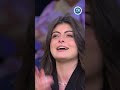 معكم صراع الأجيال في التصوير تارا عبودة بـ الأيباد وأحمد رمزي بـ بالورق الفلوسكاب