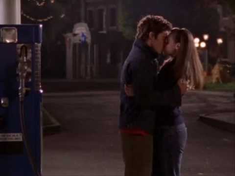 Download Gilmore Girls| Rory and Jess' First kiss