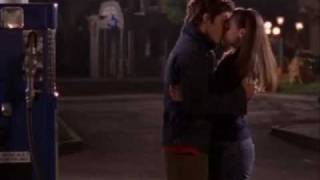 Gilmore Girls - Rory and Jess First kiss