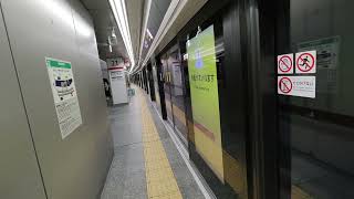 (World First Sliding Platform Screen Door!) JR大阪駅關空特急Haruka JR Haruka Express Arrived Osaka Station