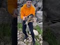 カミツキガメが人間の顔を噛む瞬間