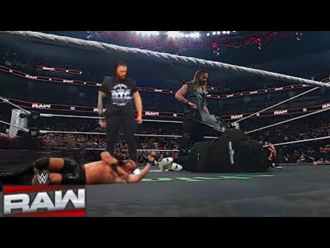 يا إلهي رومان رينز يعود مع سيث رولينز ويهاجم بوحشية ذا فيجن في أبرز أحداث راو 2025