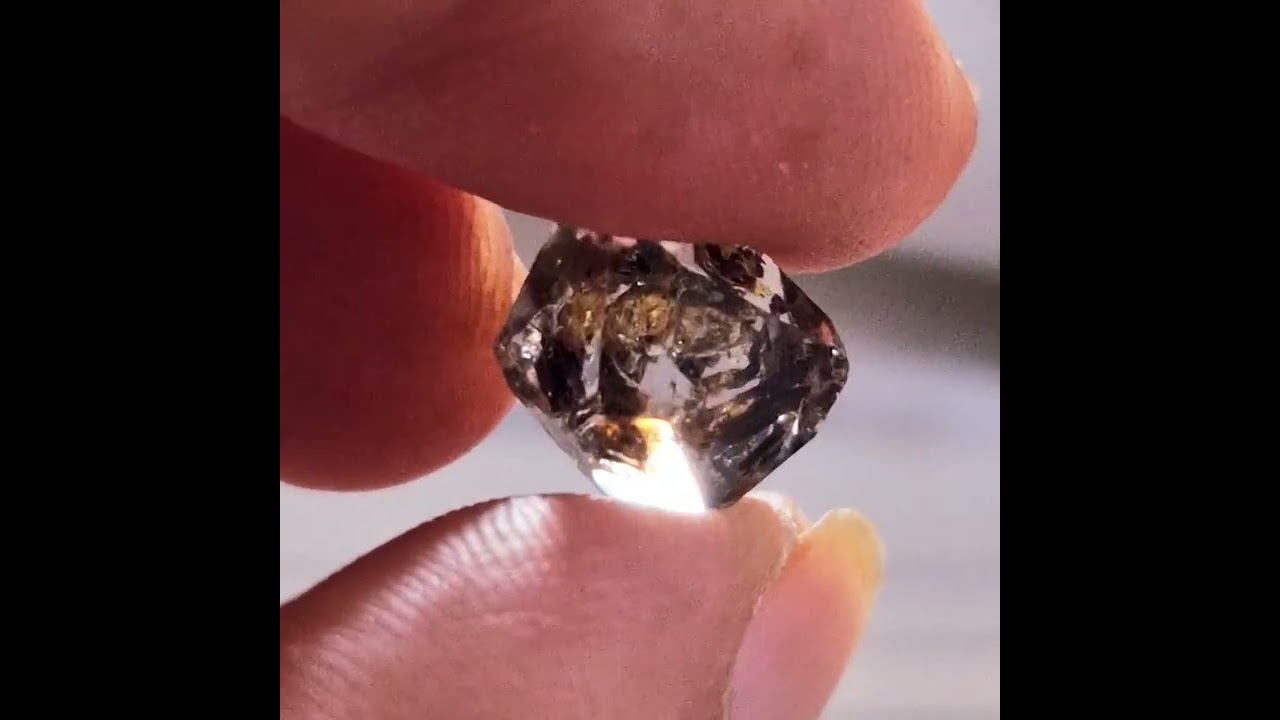 Petroleum Quartz 2.2cts with negative crystal.