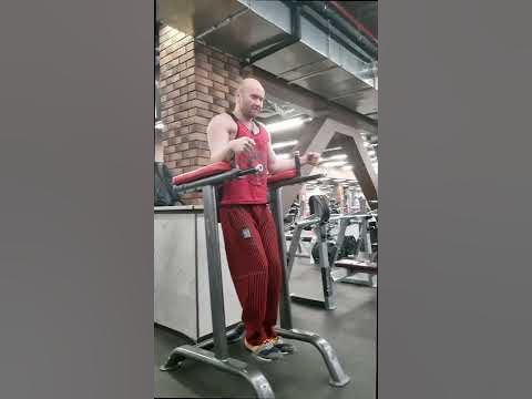 Пресс на тренажере с поднятием ног