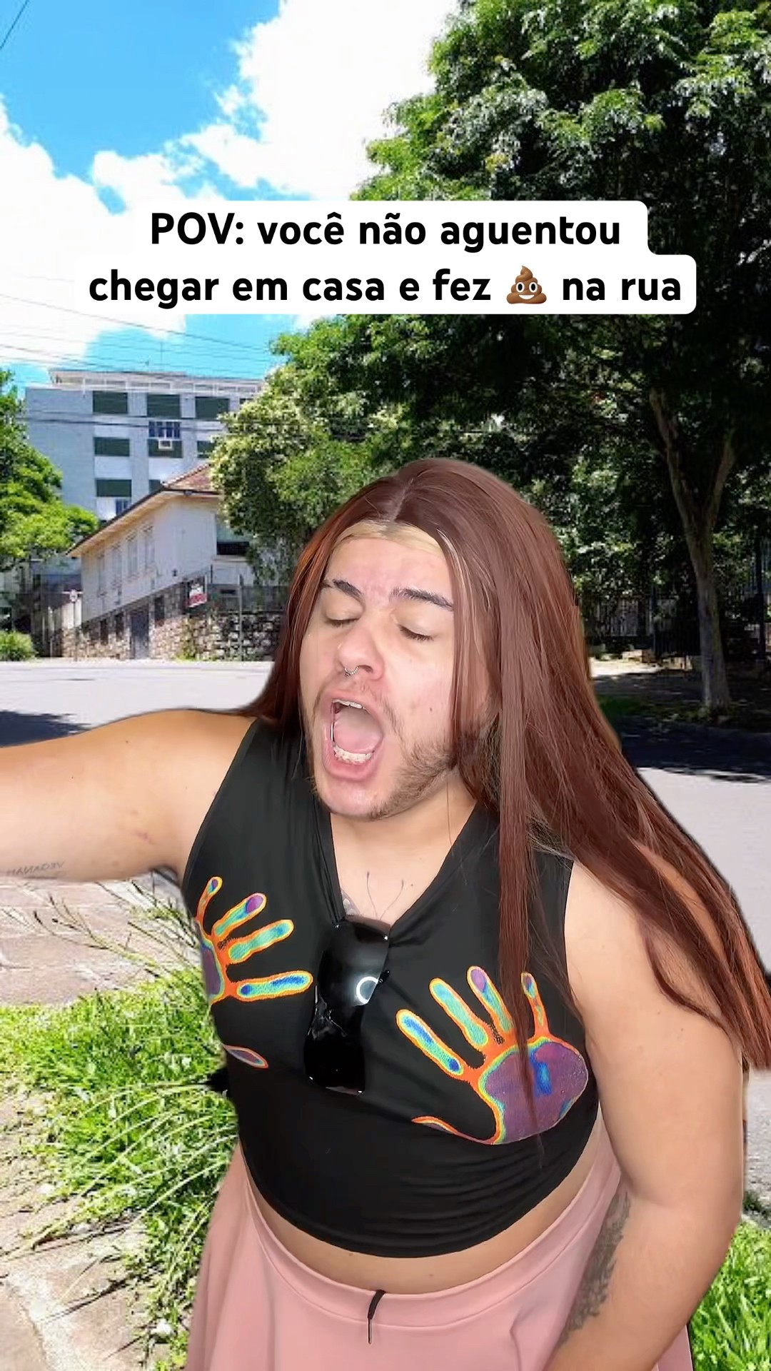 QUANDO VOCÊ NÃO AGUENTA CHEGAR EM CASA E FAZ ? NA RUA