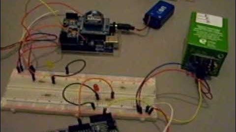 07 iPLIC project - Assembly with 2 Arduino, 2 XBee, 2 LED, 2 R220 and 2 PIR sensor